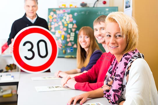 Groupe de personne à un cours de code